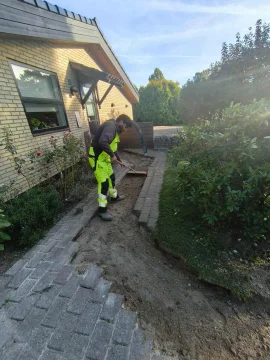Belægningsarbejde - Professionelt belægningsarbejde i hele Danmark. Indkørsler, terrasser, stenlægning og flisebelægning.